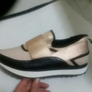 Steve Madden ladies slip on sneaker